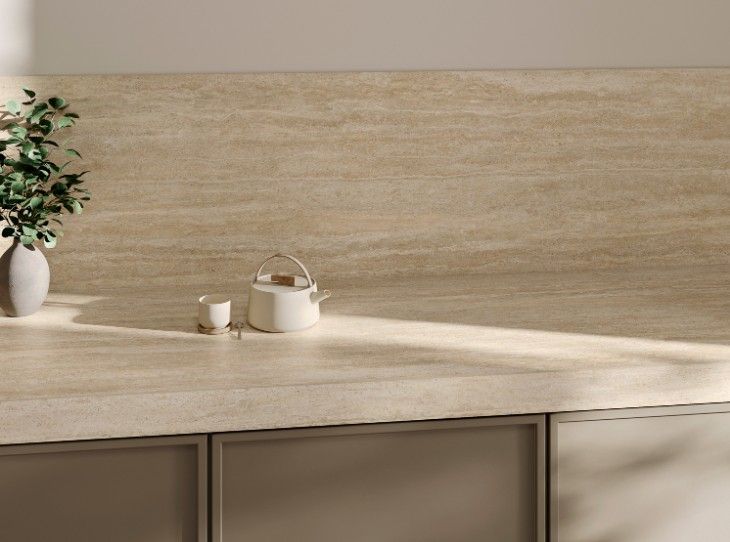 Plan de travail beige en céramique Neolith Colosseo