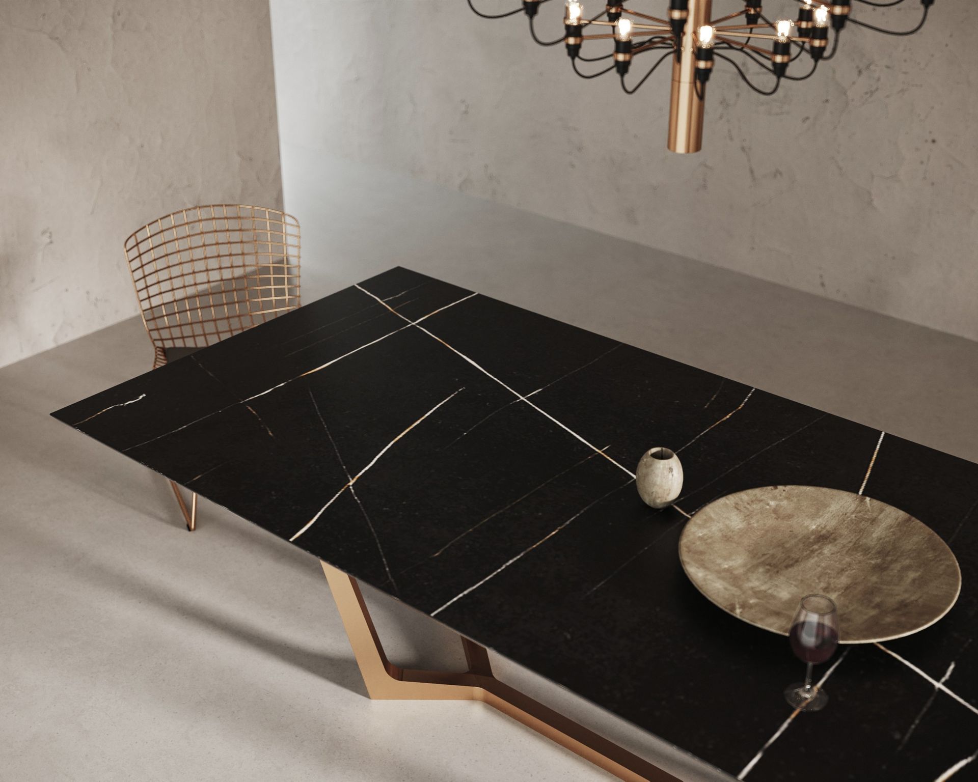 Table à manger à plateau noir en marbre Sahara Noir et piètement cuivré