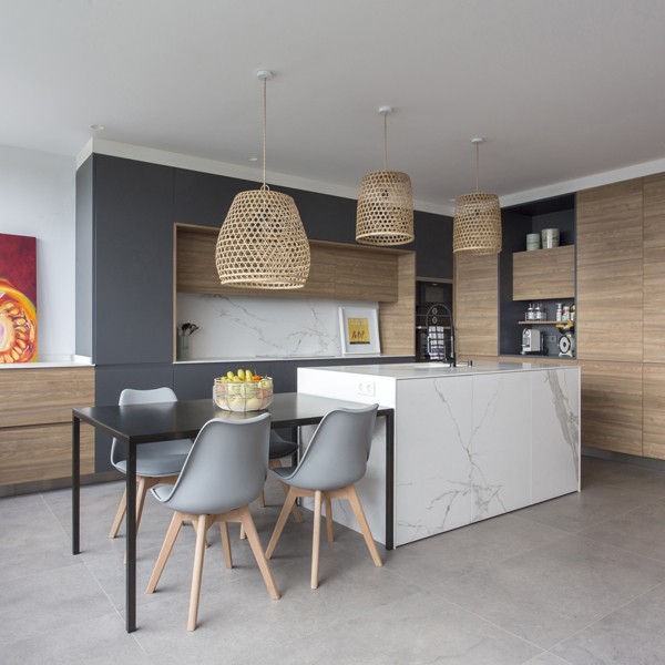 Réalisation n°4 du plan de travail Estatuario en Ceramique Neolith The Size