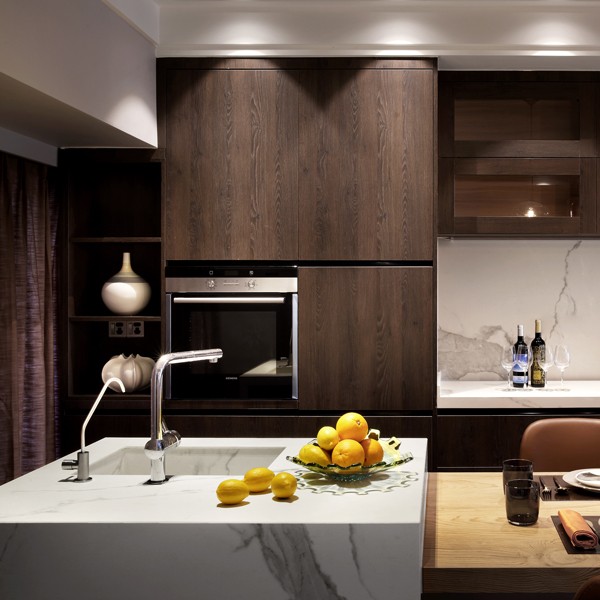 Réalisation n°5 du plan de travail Estatuario en Ceramique Neolith The Size