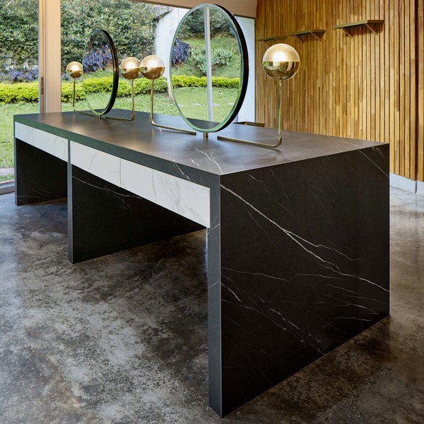 Réalisation n°6 du plan de travail Pietra Grey en Ceramique Neolith The Size