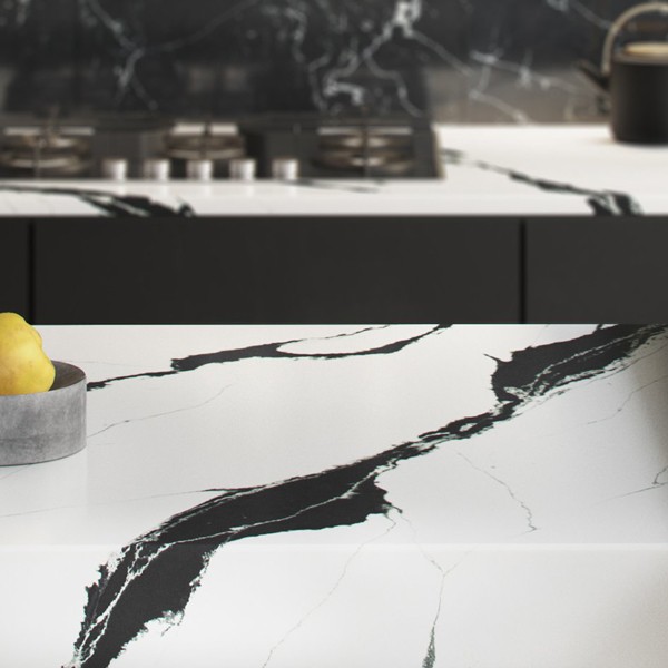 Réalisation n°4 du plan de travail Unique Calacatta Black en Quartz Compac