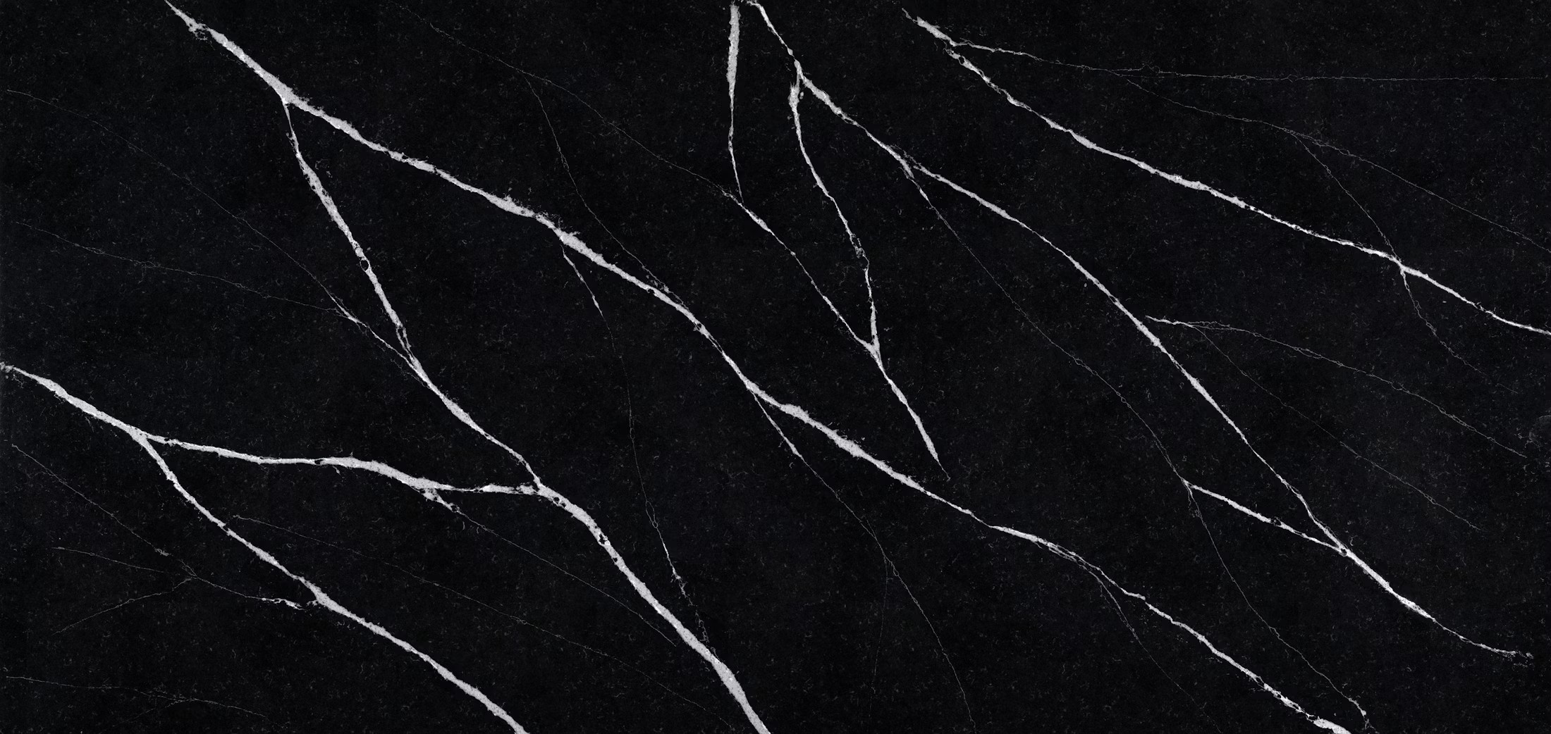 Épaisseur et finition de tranche du coloris Eternal Marquina en Quartz Silestone