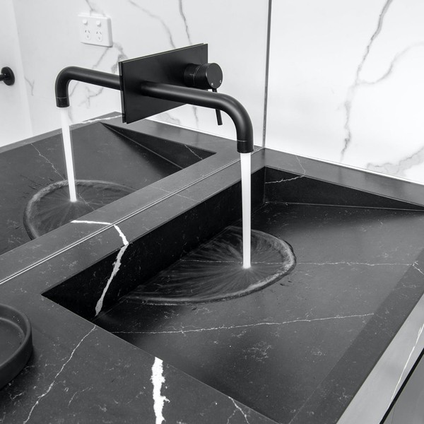 Réalisation n°1 du plan de travail Eternal Marquina en Quartz Silestone